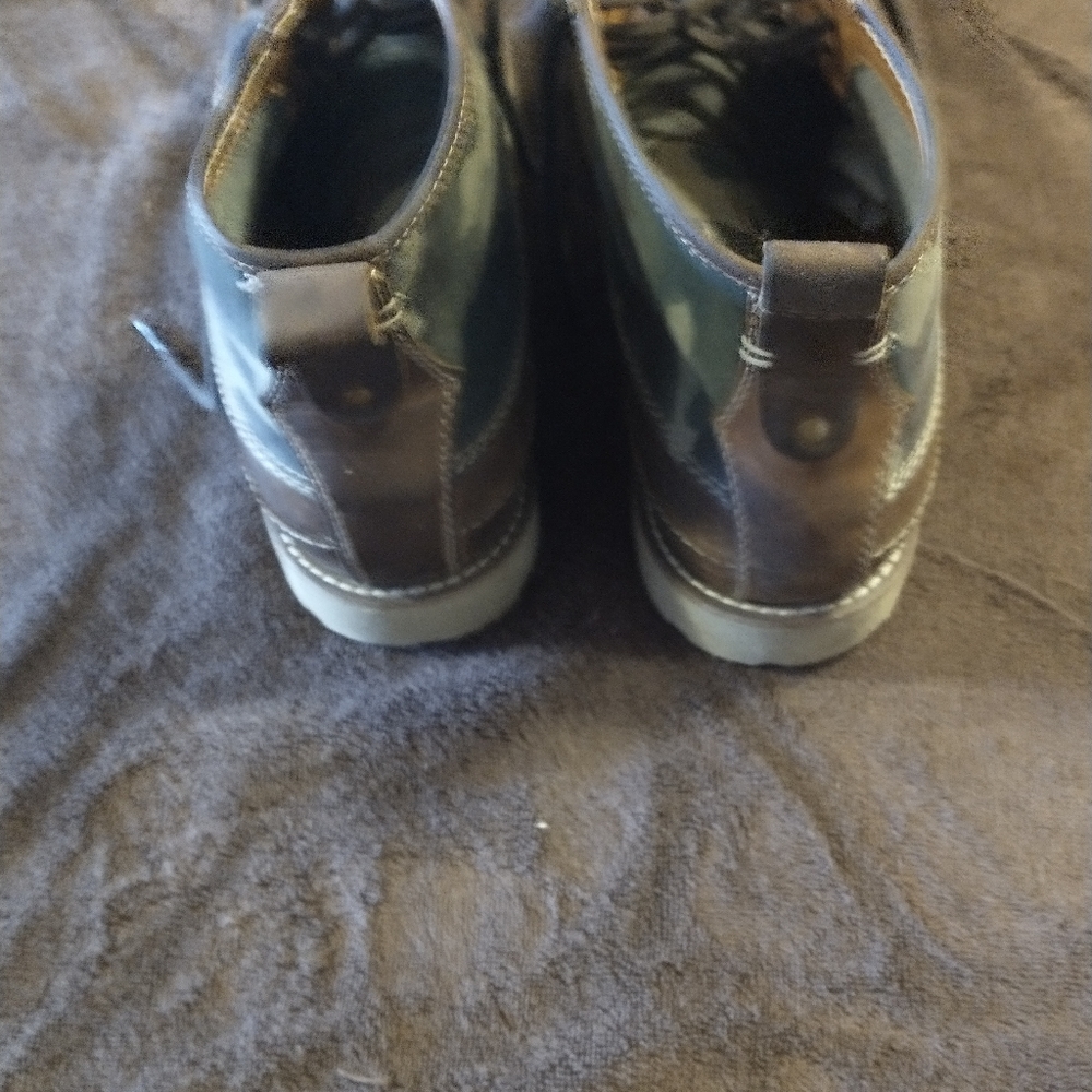 Boots - Picture 4 of 6